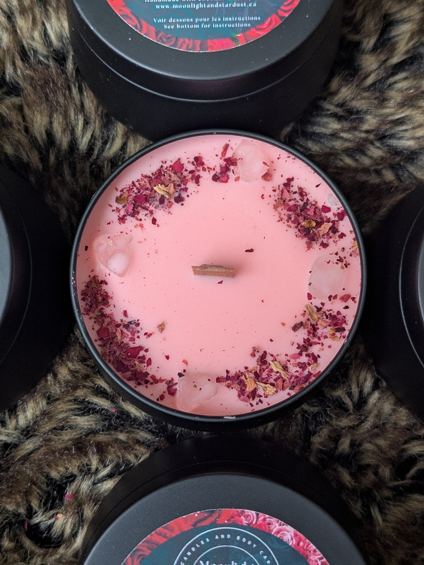 * 2 left * Regular Scent : Roses / 4oz / Wood wick