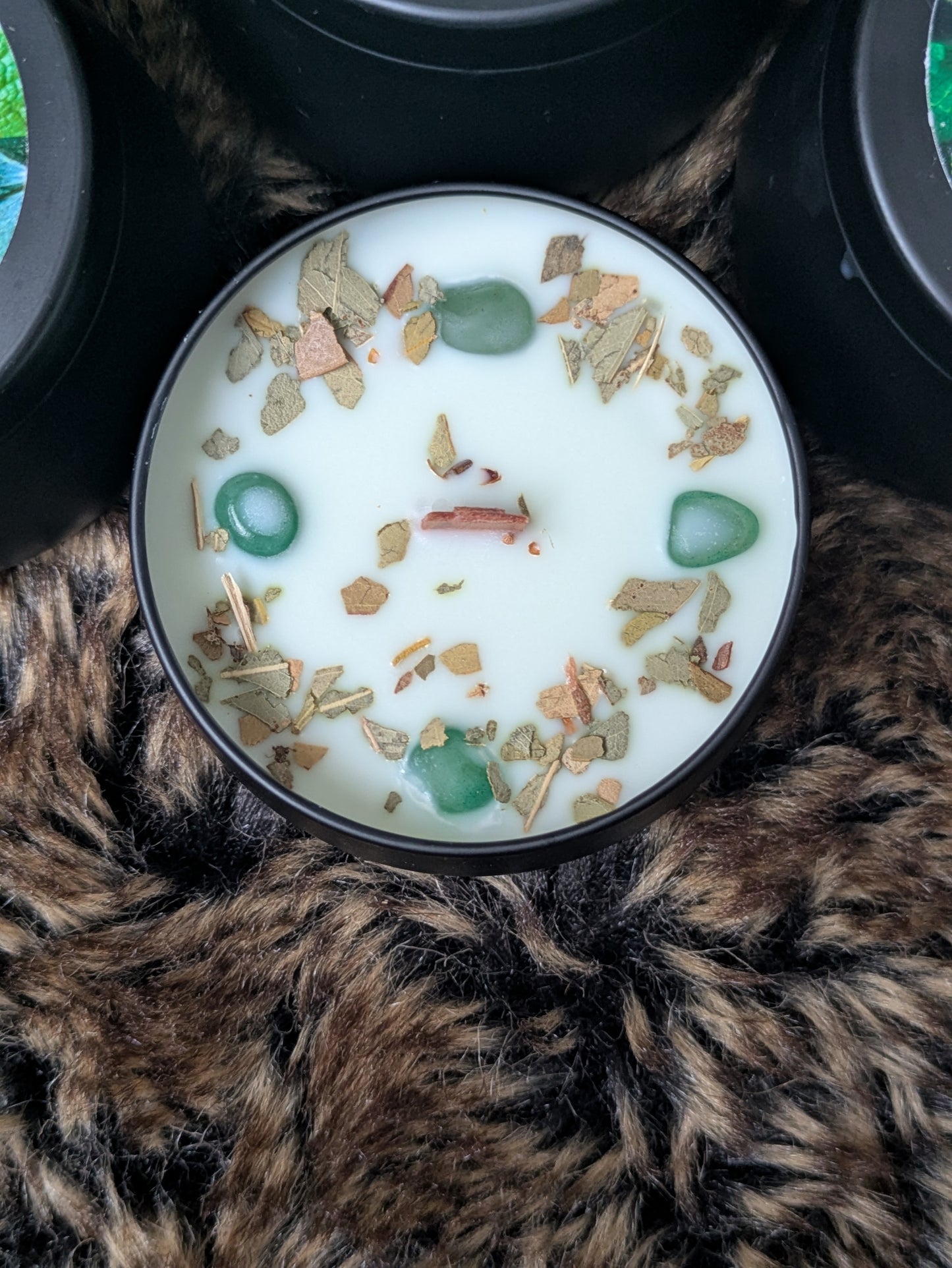 * 2 left * Regular scent : Minty eucalyptus / 4oz / wood